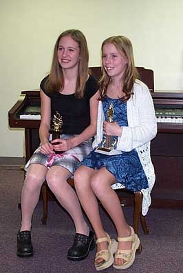 Sarah and Jeannine af the piano recital.