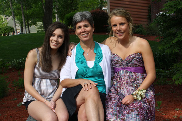 Sarah with Rachel and Aunt Tracy.